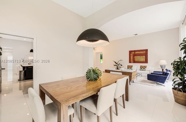 1604 Victoria Pointe Ln, Weston, FL 33327