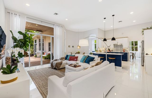 1604 Victoria Pointe Ln, Weston, FL 33327