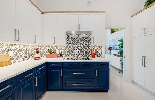 1604 Victoria Pointe Ln, Weston, FL 33327