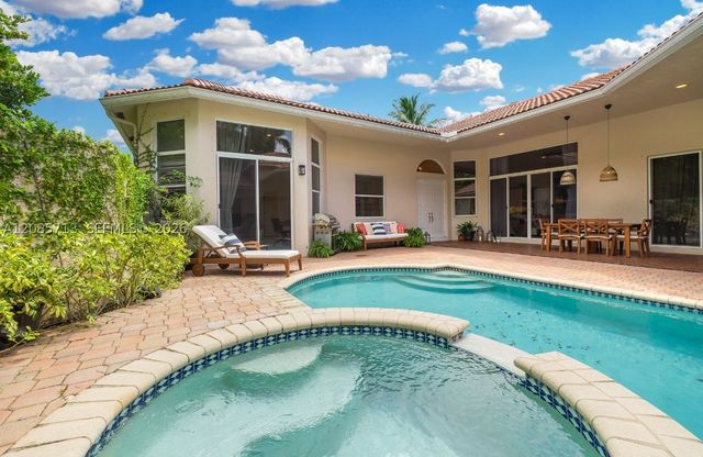 1604 Victoria Pointe Ln, Weston, FL 33327