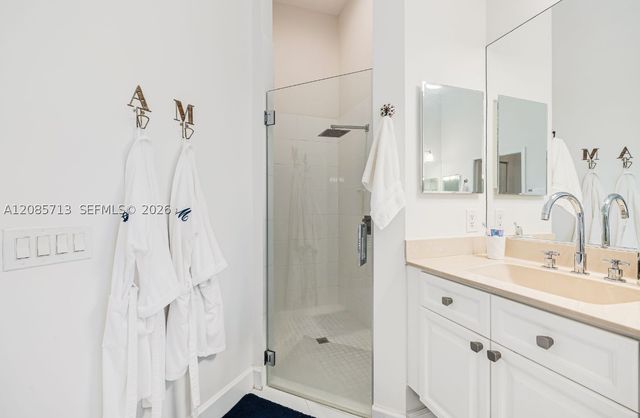 1604 Victoria Pointe Ln, Weston, FL 33327
