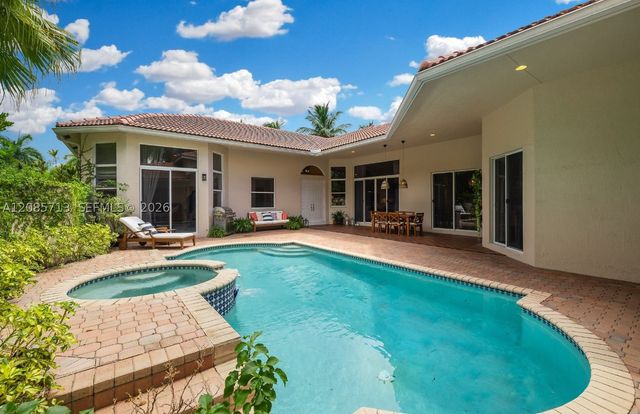 1604 Victoria Pointe Ln, Weston, FL 33327