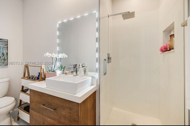 1604 Victoria Pointe Ln, Weston, FL 33327