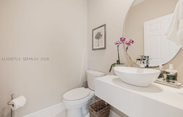 1604 Victoria Pointe Ln, Weston, FL 33327