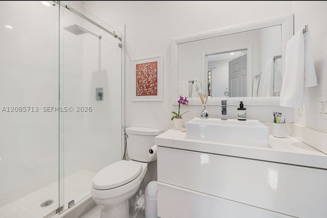 1604 Victoria Pointe Ln, Weston, FL 33327