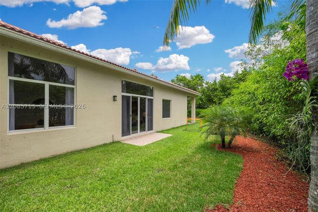 1604 Victoria Pointe Ln, Weston, FL 33327