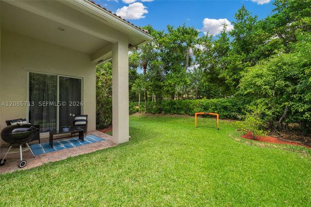 1604 Victoria Pointe Ln, Weston, FL 33327