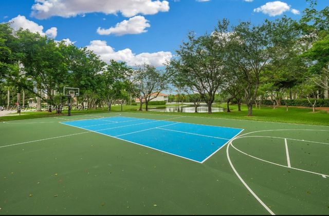 1604 Victoria Pointe Ln, Weston, FL 33327