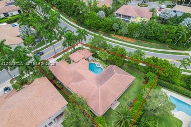 1604 Victoria Pointe Ln, Weston, FL 33327