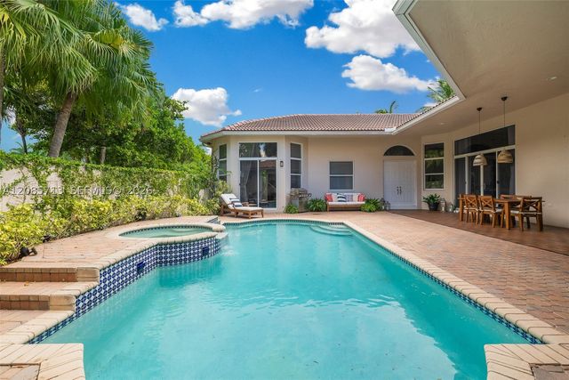1604 Victoria Pointe Ln, Weston, FL 33327