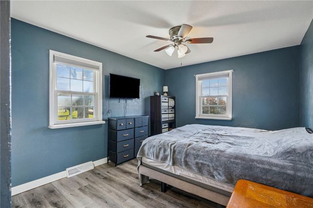 1386 Curtis Bridge Rd NE, Swisher, IA 52338