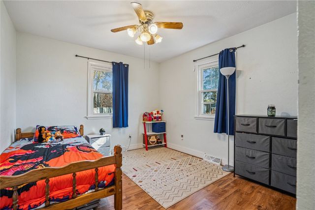 1386 Curtis Bridge Rd NE, Swisher, IA 52338