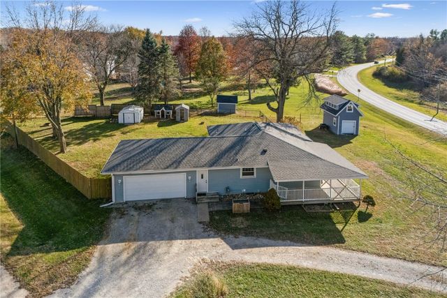 1386 Curtis Bridge Rd NE, Swisher, IA 52338