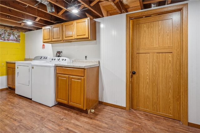 1386 Curtis Bridge Rd NE, Swisher, IA 52338