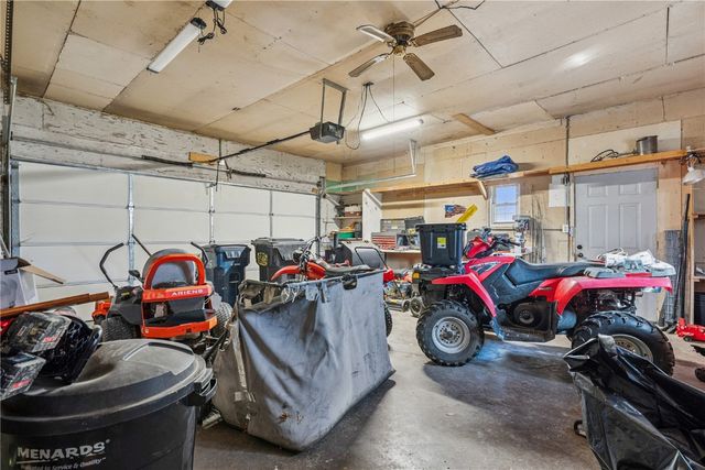 1386 Curtis Bridge Rd NE, Swisher, IA 52338