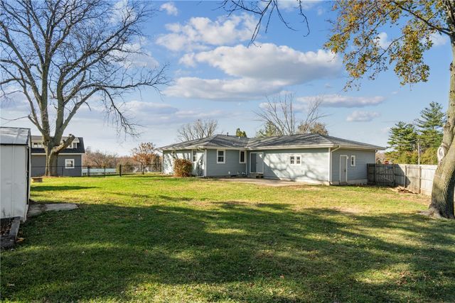1386 Curtis Bridge Rd NE, Swisher, IA 52338