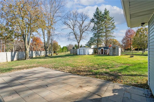 1386 Curtis Bridge Rd NE, Swisher, IA 52338