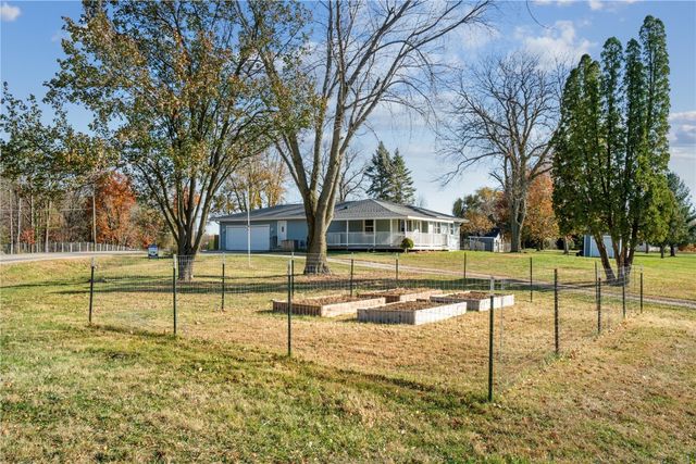 1386 Curtis Bridge Rd NE, Swisher, IA 52338