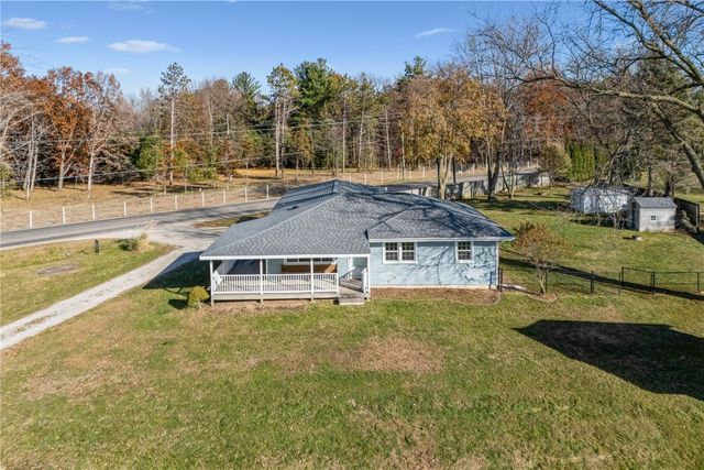 1386 Curtis Bridge Rd NE, Swisher, IA 52338