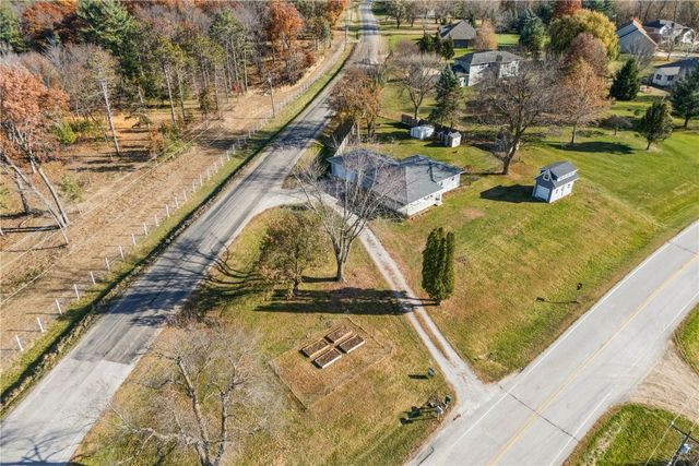 1386 Curtis Bridge Rd NE, Swisher, IA 52338