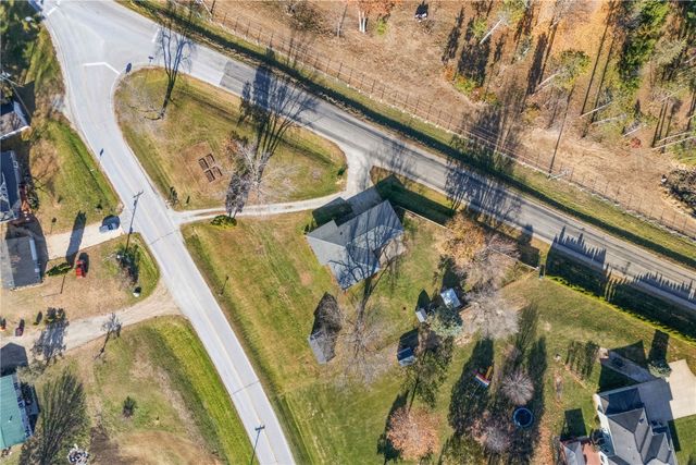 1386 Curtis Bridge Rd NE, Swisher, IA 52338