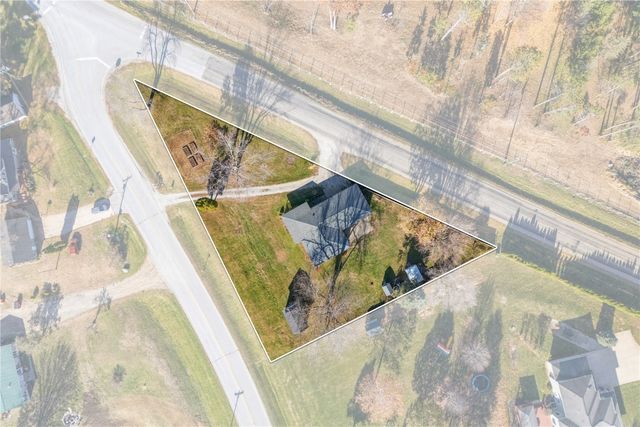 1386 Curtis Bridge Rd NE, Swisher, IA 52338