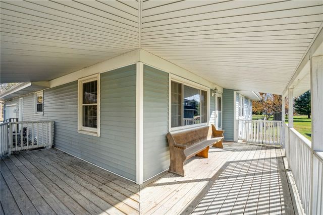 1386 Curtis Bridge Rd NE, Swisher, IA 52338