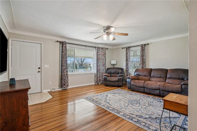 1386 Curtis Bridge Rd NE, Swisher, IA 52338