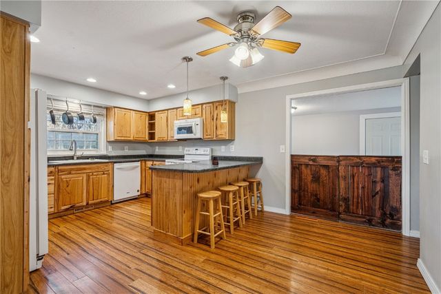 1386 Curtis Bridge Rd NE, Swisher, IA 52338