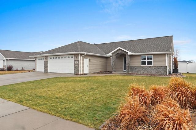 1748 BRIDGE PORT CIRCLE, De Pere, WI 54115
