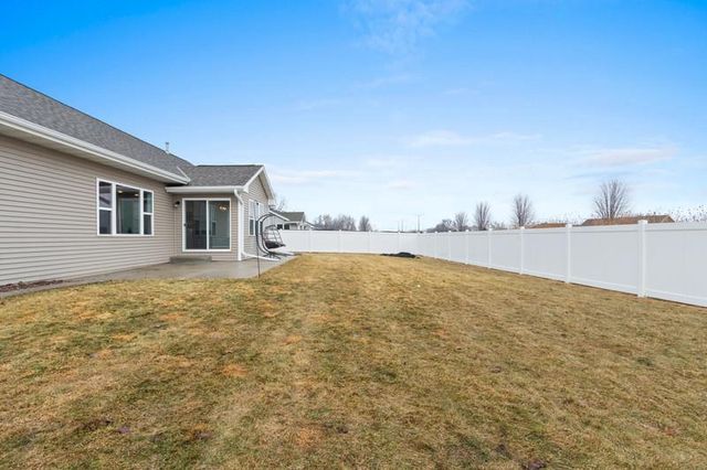 1748 BRIDGE PORT CIRCLE, De Pere, WI 54115