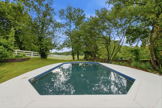 1981 Favell Court, Lexington, KY 40503