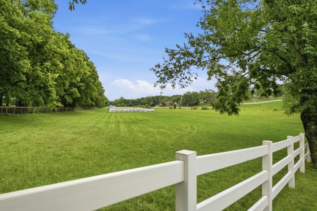 1981 Favell Court, Lexington, KY 40503