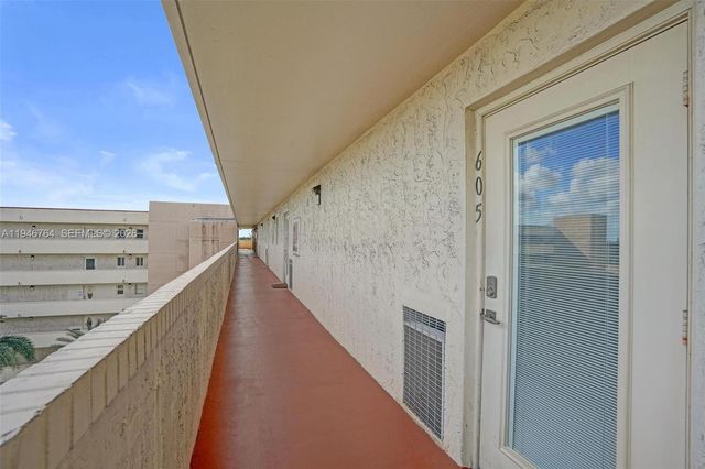 8900 Washington Boulevard PH5, Pembroke Pines, FL 33025
