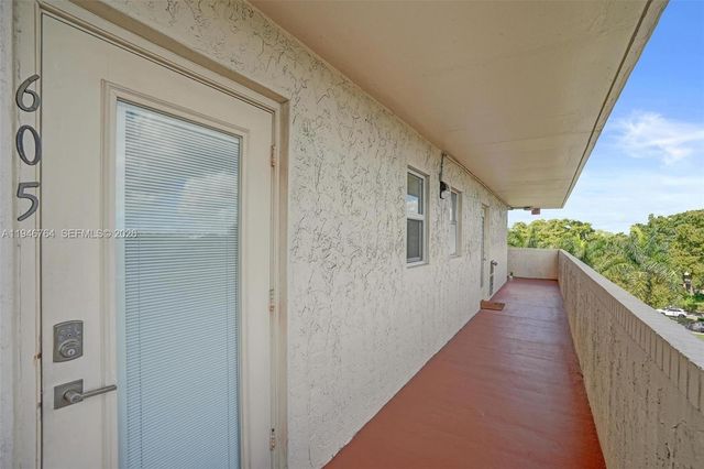 8900 Washington Boulevard PH5, Pembroke Pines, FL 33025
