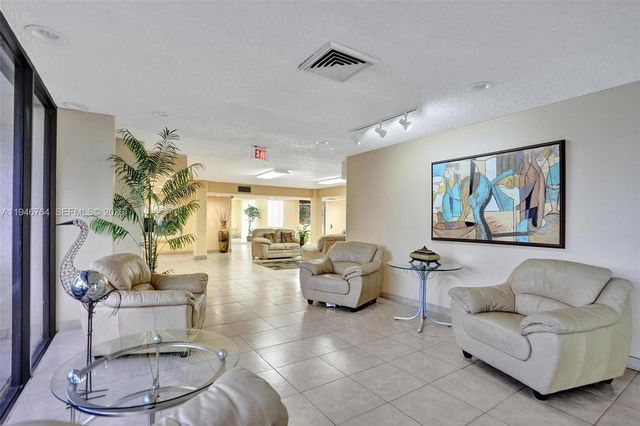 8900 Washington Boulevard PH5, Pembroke Pines, FL 33025