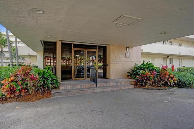 8900 Washington Boulevard PH5, Pembroke Pines, FL 33025