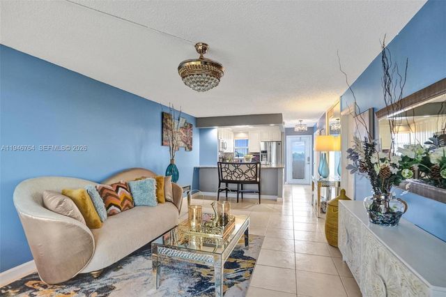8900 Washington Boulevard PH5, Pembroke Pines, FL 33025
