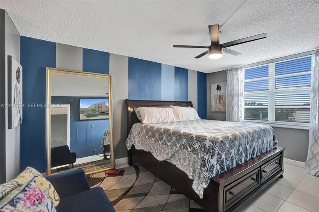 8900 Washington Boulevard PH5, Pembroke Pines, FL 33025