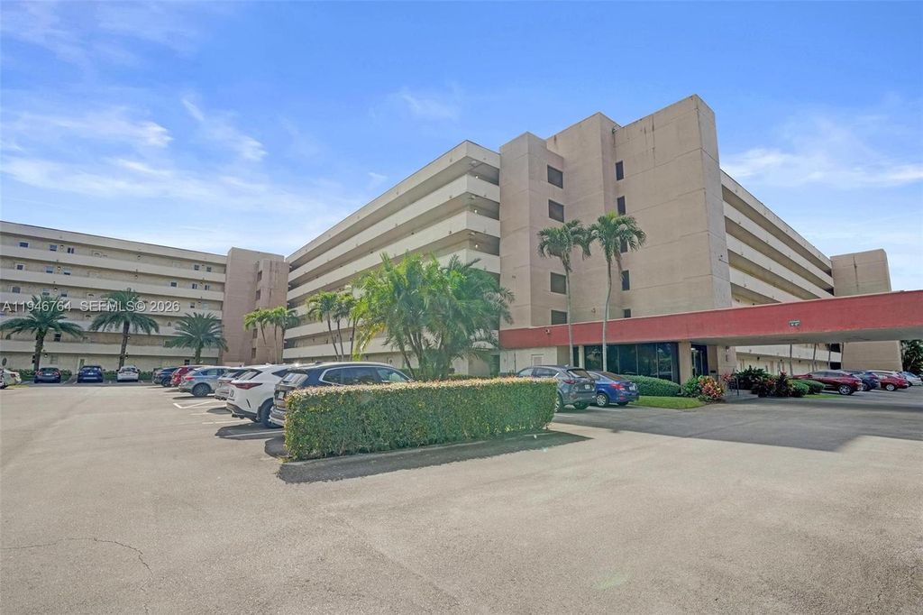 8900 Washington Boulevard PH5, Pembroke Pines, FL 33025