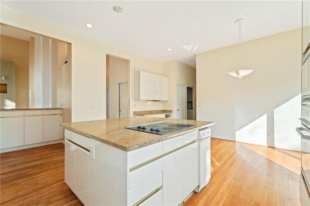 3010 Bluffton Way, Roswell, GA 30075