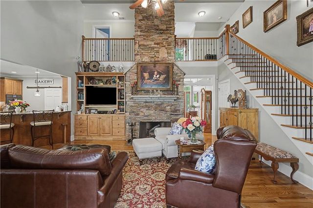 12 Hawks Farm Road, White, GA 30184
