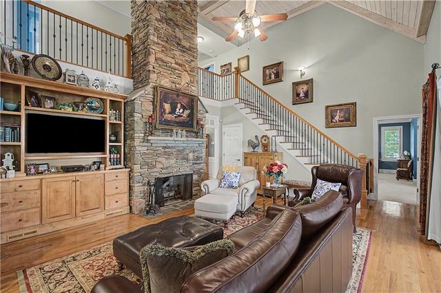 12 Hawks Farm Road, White, GA 30184