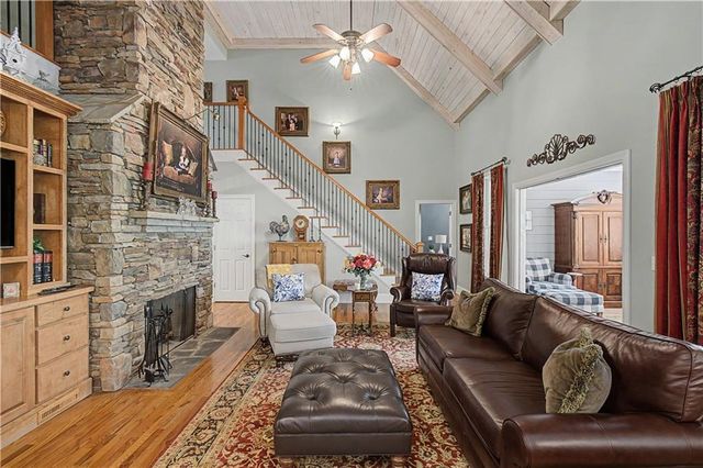 12 Hawks Farm Road, White, GA 30184