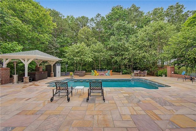 12 Hawks Farm Road, White, GA 30184