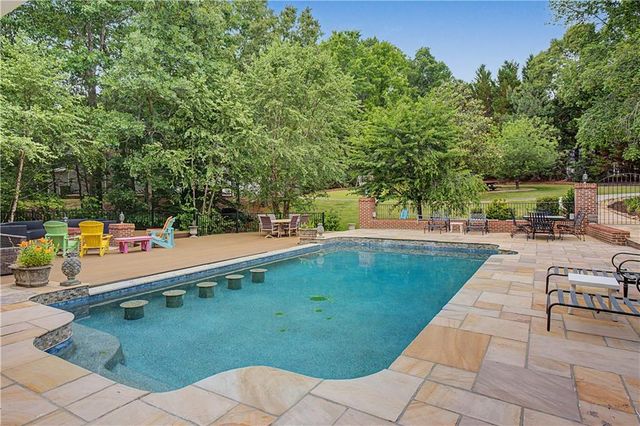12 Hawks Farm Road, White, GA 30184