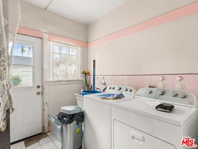 1220 S Wilton Place, Los Angeles, CA 90019