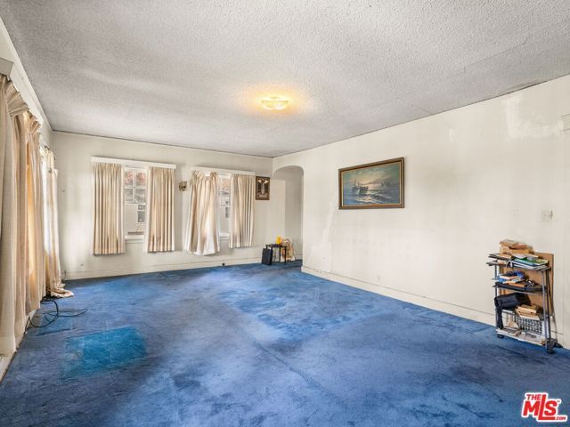 1220 S Wilton Place, Los Angeles, CA 90019