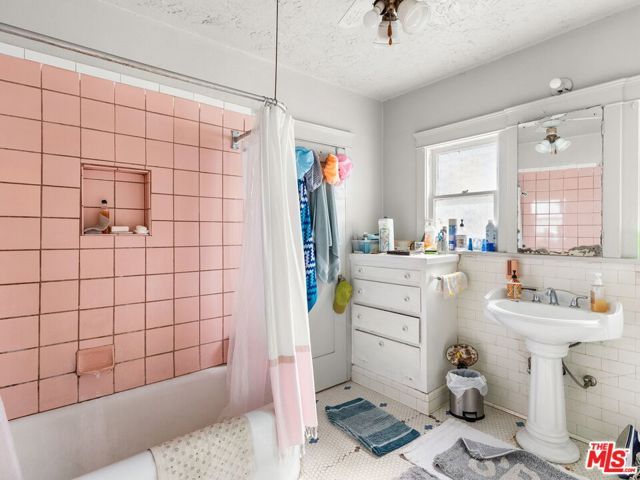 1220 S Wilton Place, Los Angeles, CA 90019