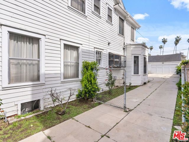 1220 S Wilton Place, Los Angeles, CA 90019